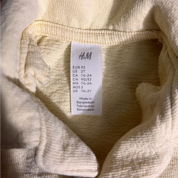H&M 2T Yellow Short Sleeve Shirt and Shorts Set - Picture 3 of 6